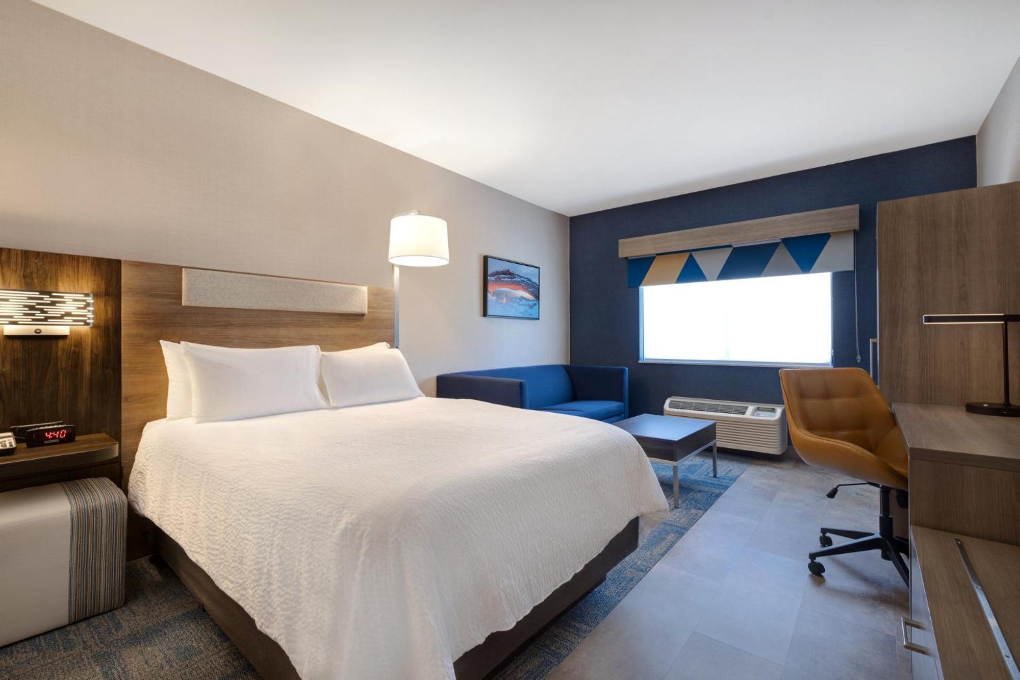 Express & By Ihg Hotel 3*