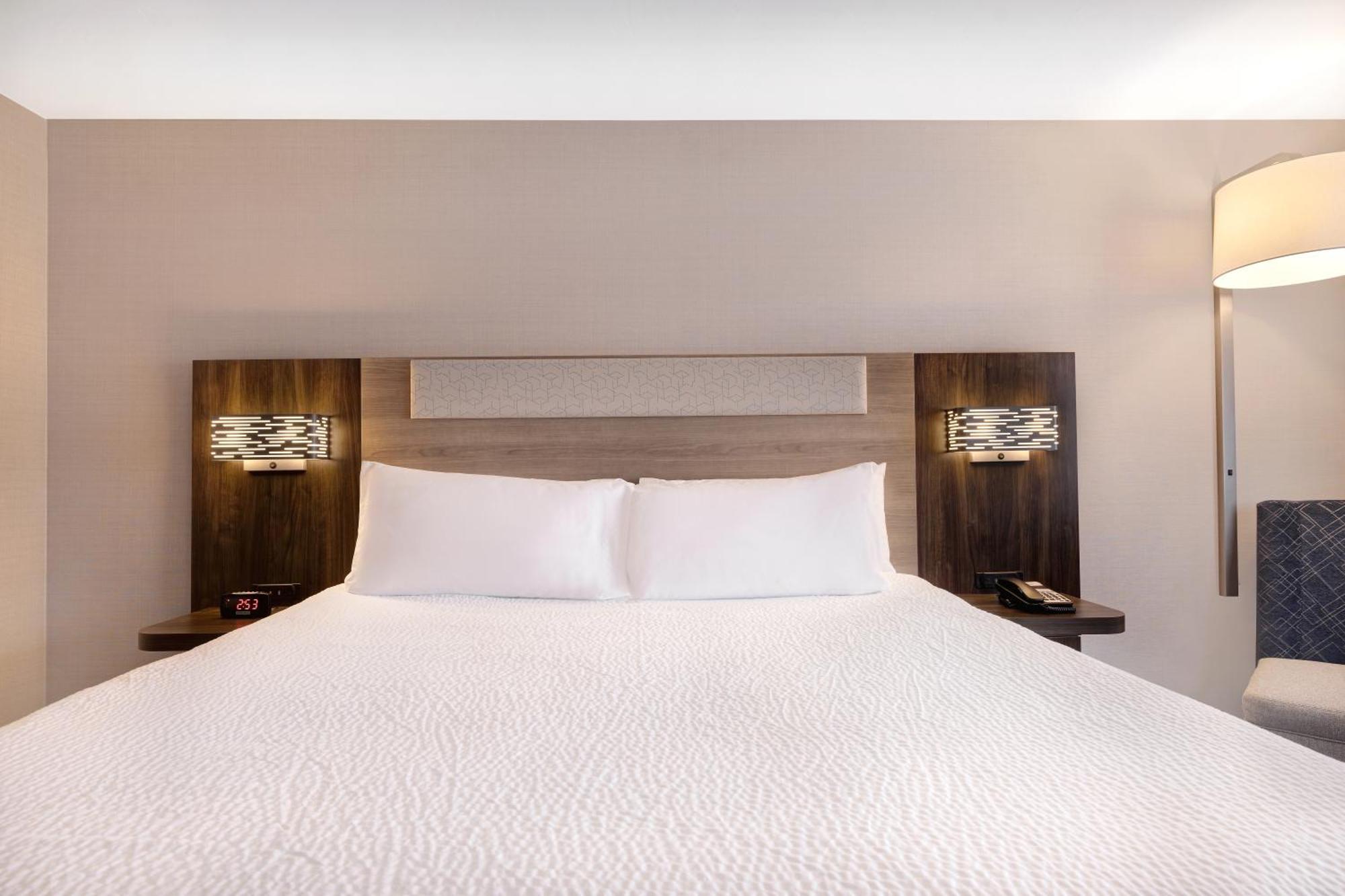 Express & By Ihg Hotel 3*