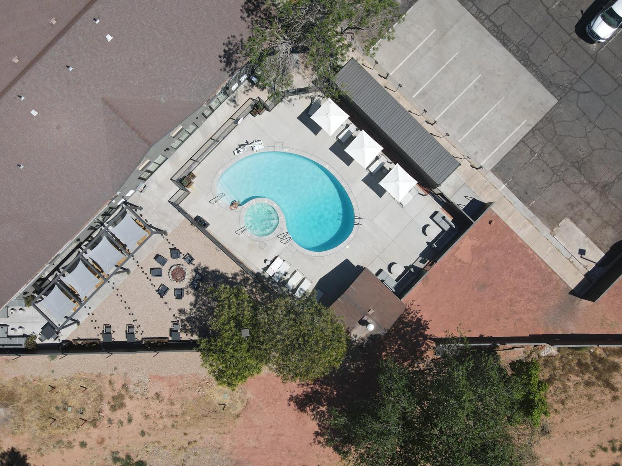 Field Station Hotel 4*