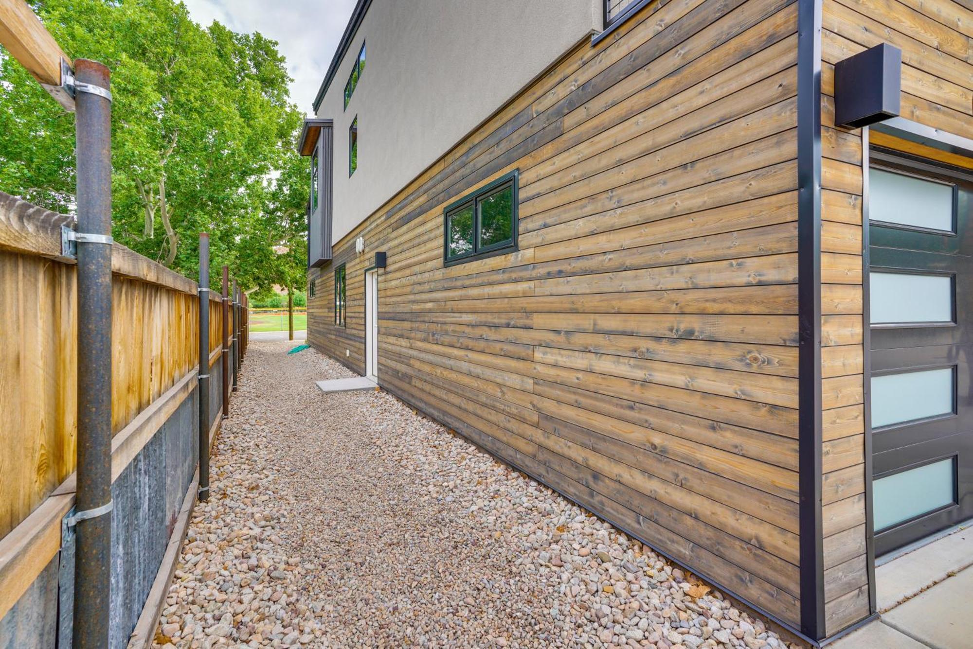 Sleek And Modern Townhome, 3 Blocks To Main St!