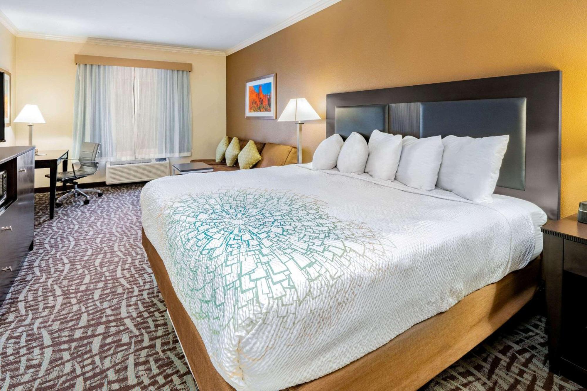 La Quinta By Wyndham Hotel