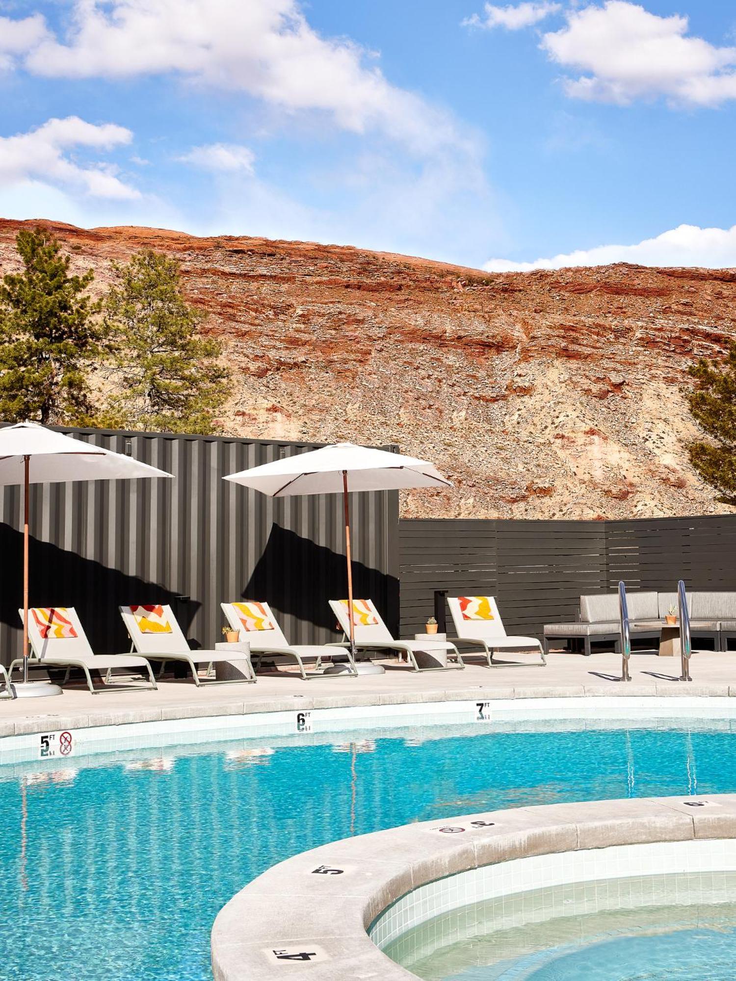 Hotel Field Station 4*
