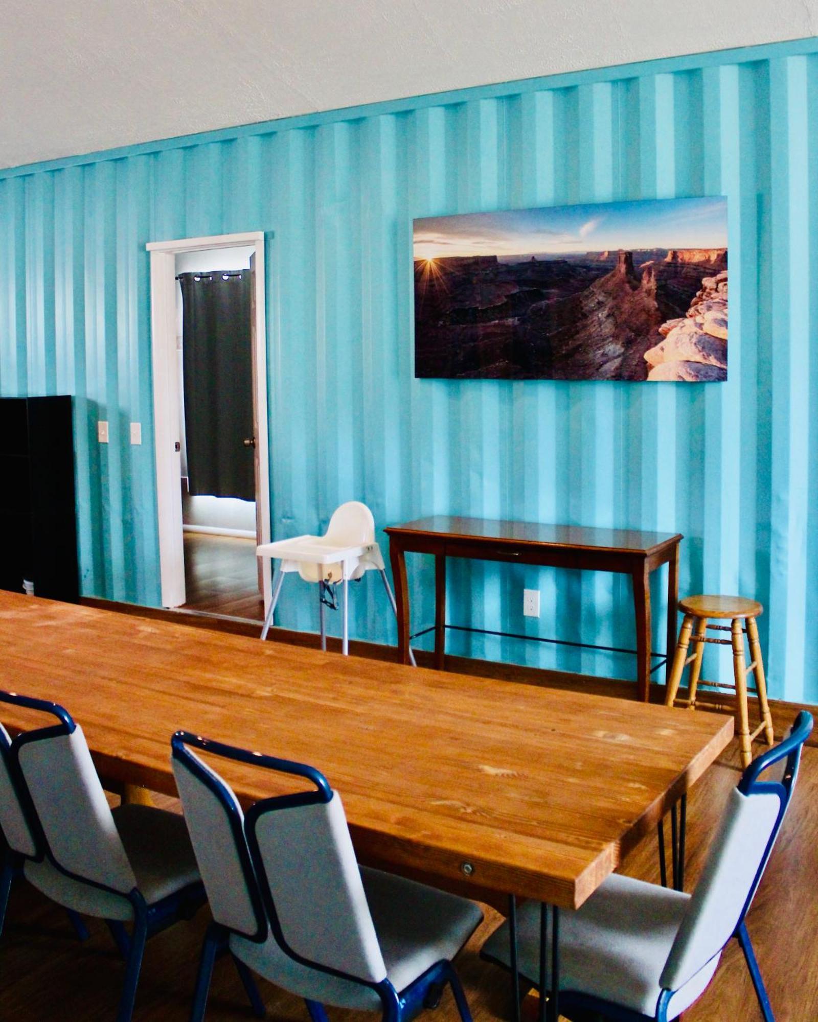Shipping Container - Sleeps 18! Holiday home