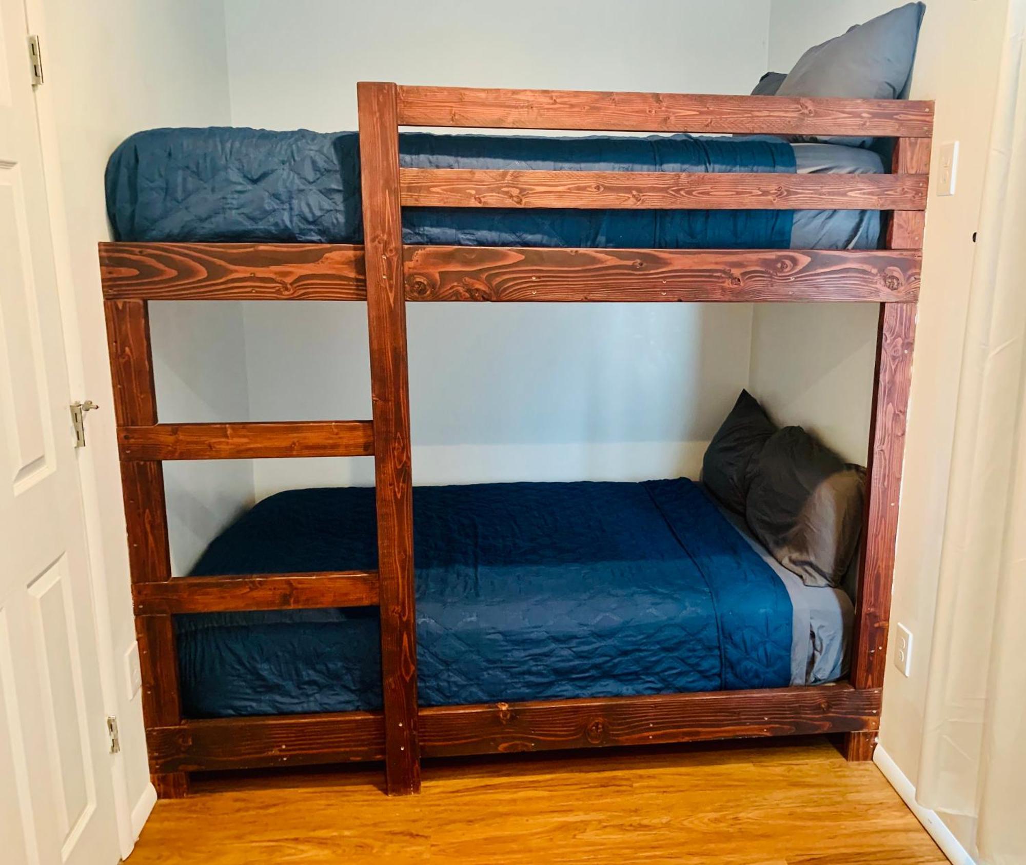 Shipping Container - Sleeps 18! Moab