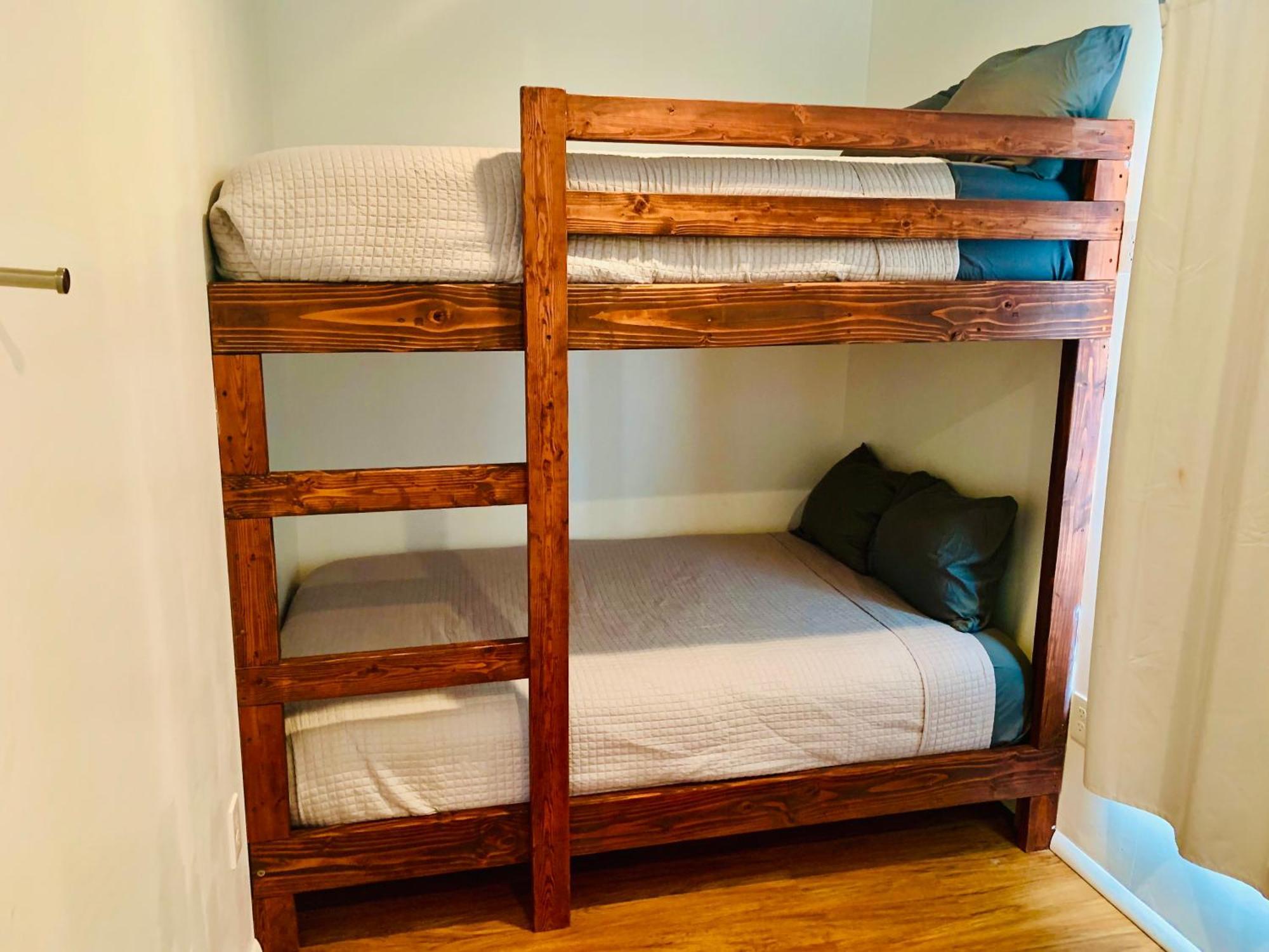 Shipping Container - Sleeps 18! Moab