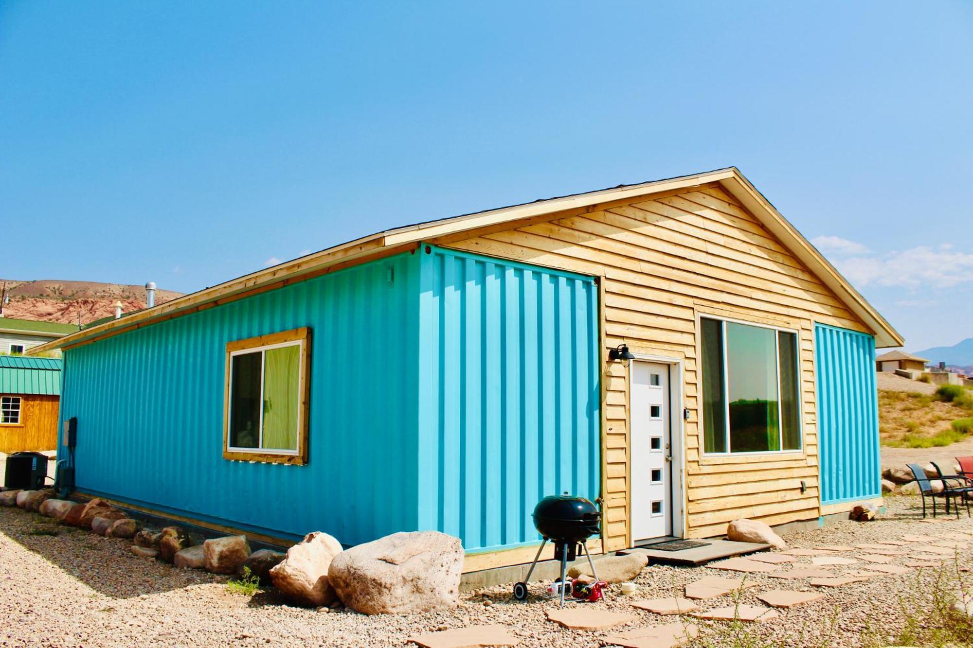 Shipping Container - Sleeps 18! Holiday home Moab