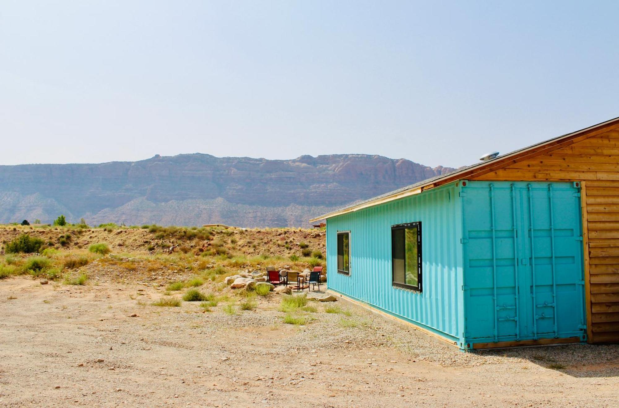 Holiday home Shipping Container - Sleeps 18!