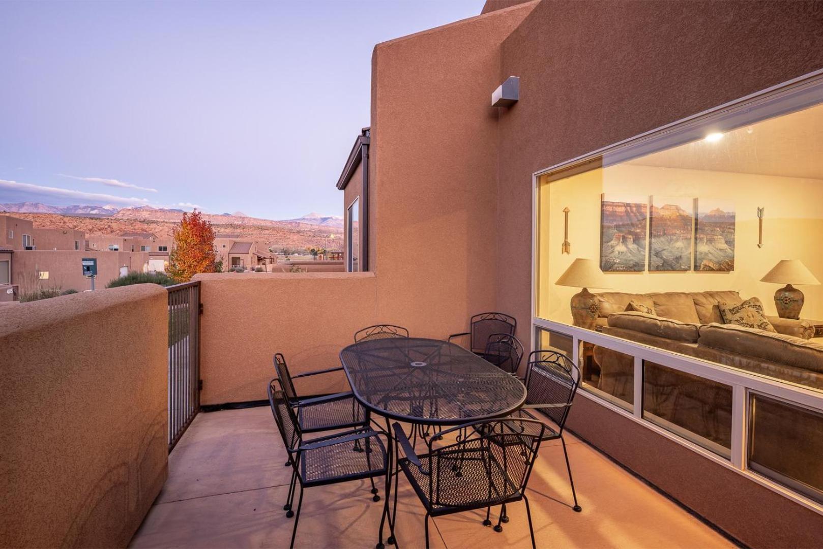 Rim Village Vista Unit 10 A8 *
