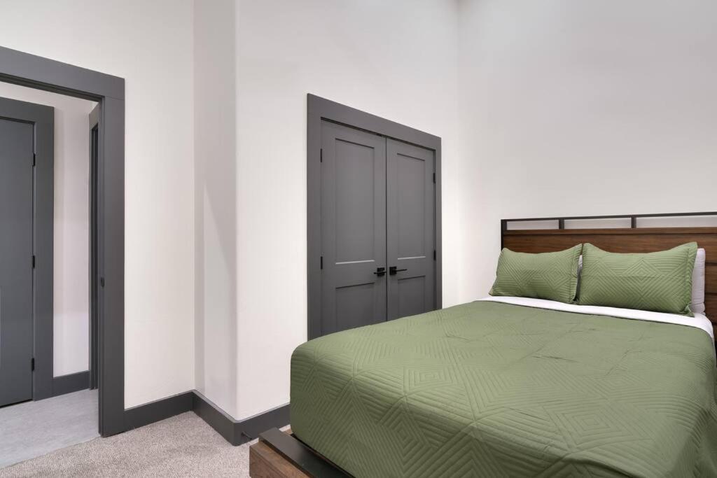 Vizcaya #5 - Moab's Newest Luxury With Private Hot Tub Apartment *