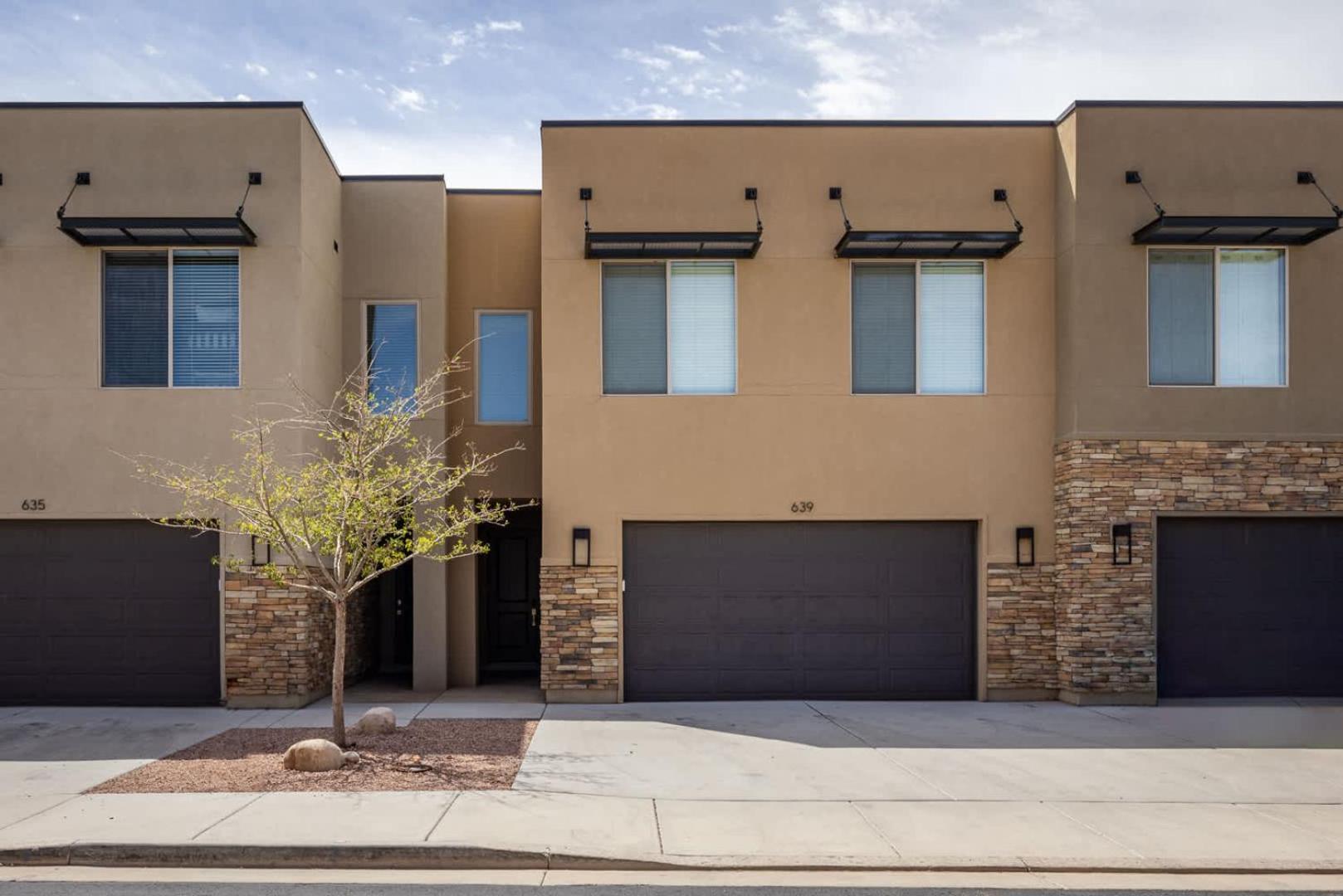 Downtown Basecamp Pool & Hot Tub - Entrada Holiday home