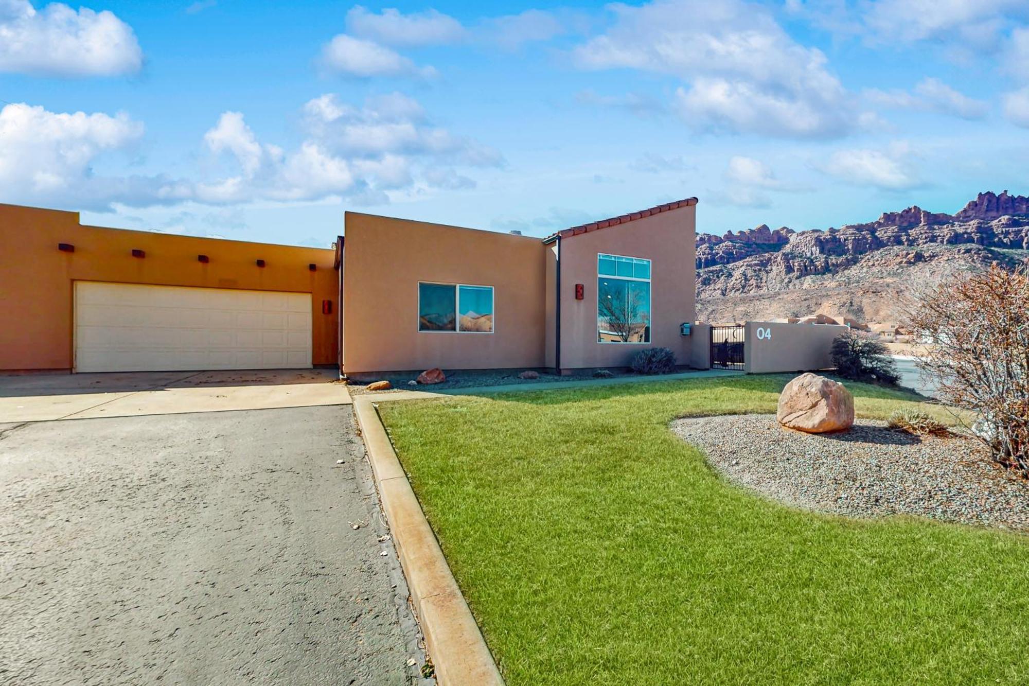 Rim Village O4 *