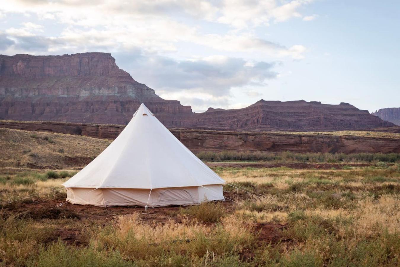 Luxury tent Glamping Queen Tent At Private Riverside Ranch *