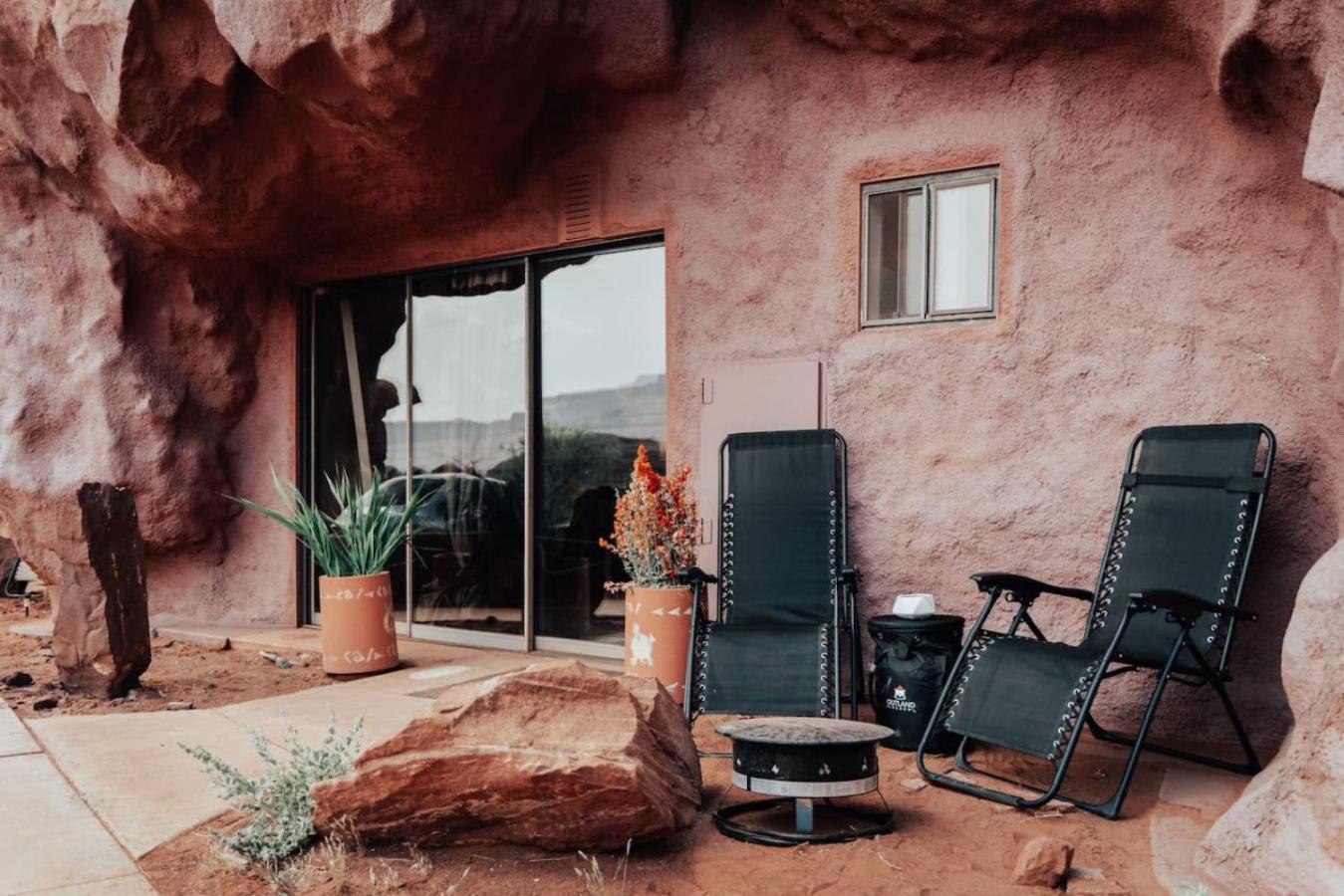 Luxury tent The Caves At - At Private Riverside Ranch Moab