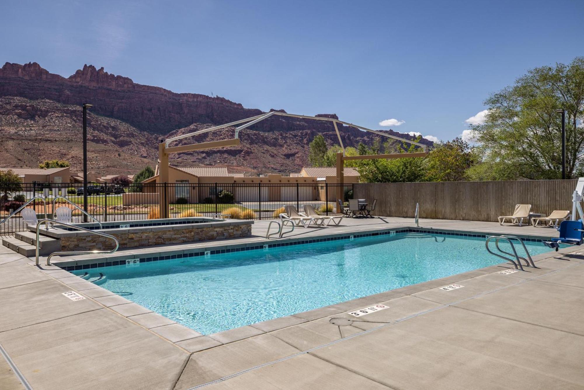 Rim Village Unit V4 *