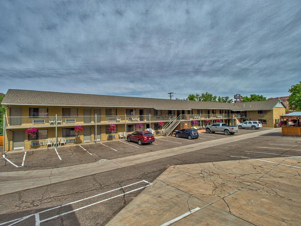 Motel Rustic