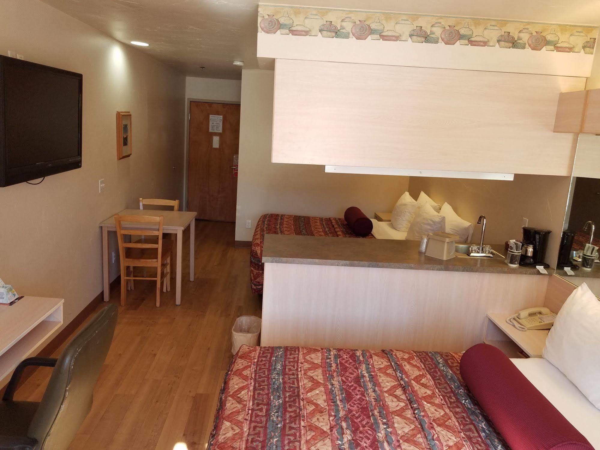 River Canyon Motel 3*