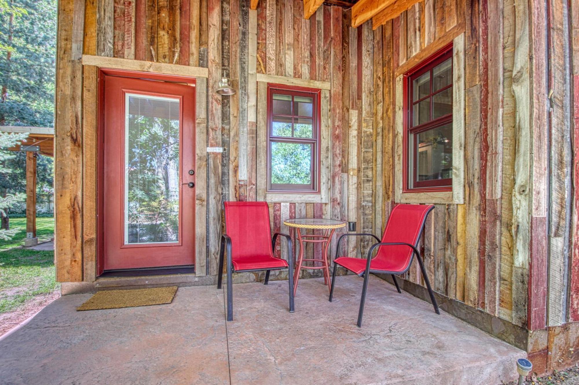 Hotel Creekside Cowa-bungalow!