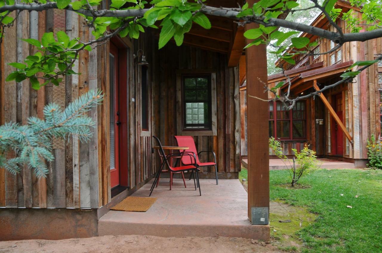Creekside Cowa-bungalow! *