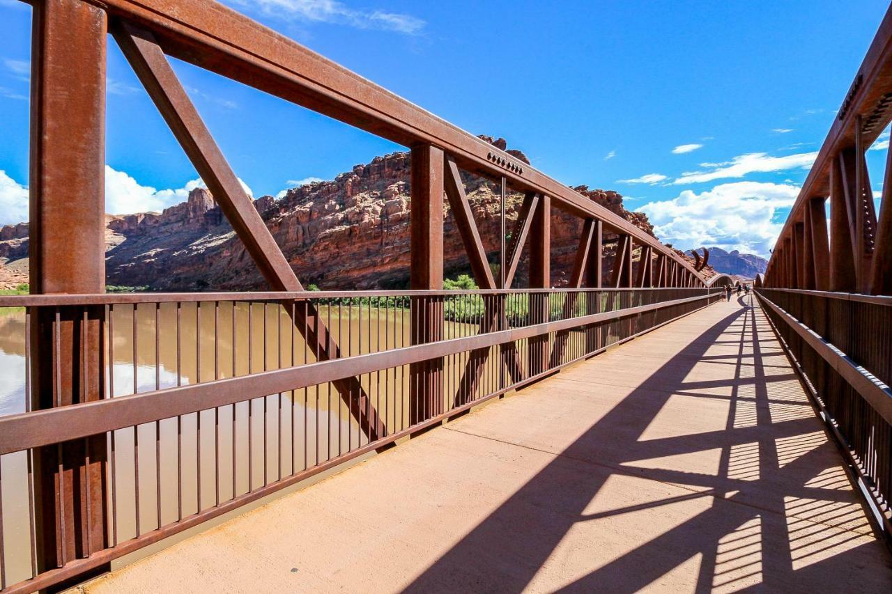 Creekside Cowa-bungalow! Moab