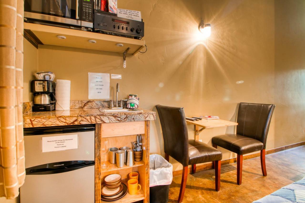 Creekside Cowa-bungalow! * Moab