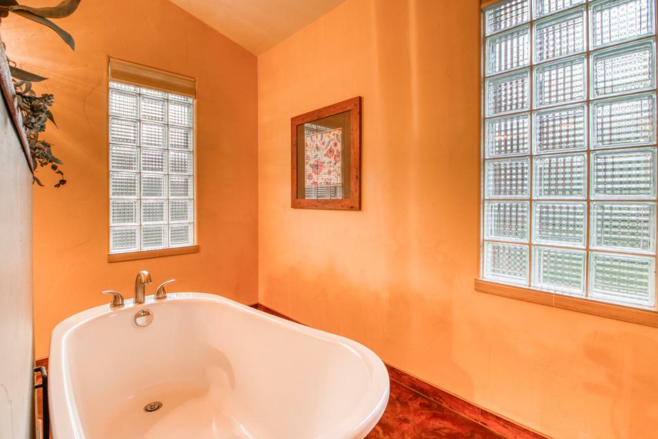 Creekside Cowa-bungalow! Hotel Moab