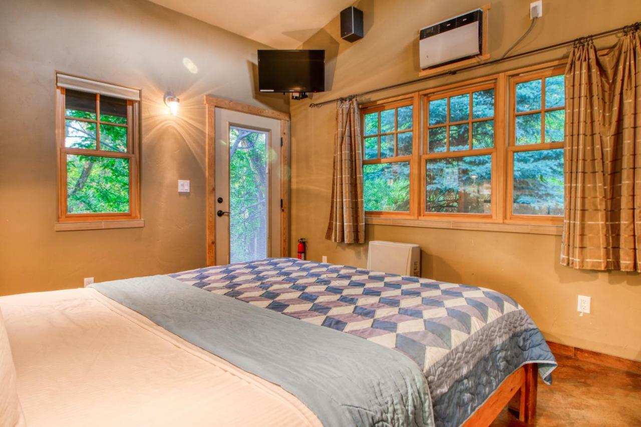 Hotel Creekside Cowa-bungalow! *