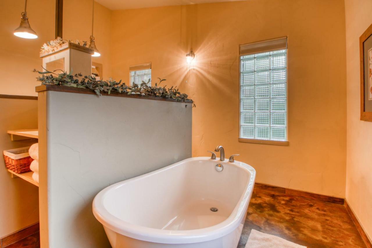 Creekside Cowa-bungalow! *