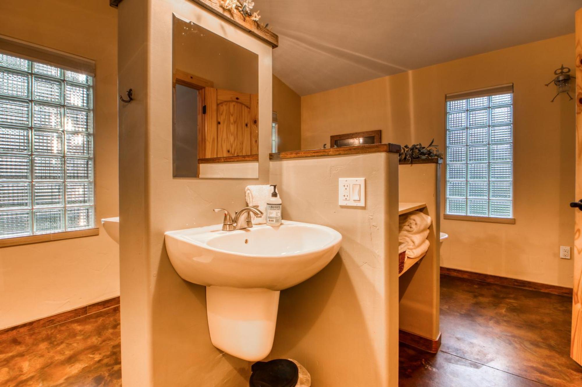 Creekside Cowa-bungalow! * Moab