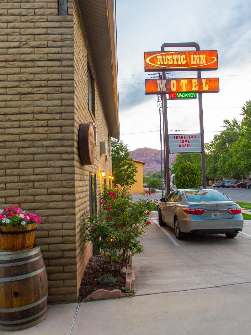Rustic Motel 2*