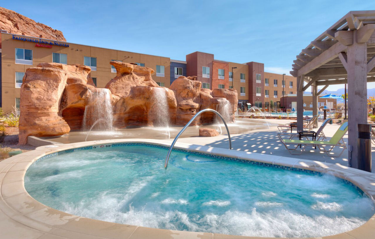 Hotel Fairfield & By Marriott 3*