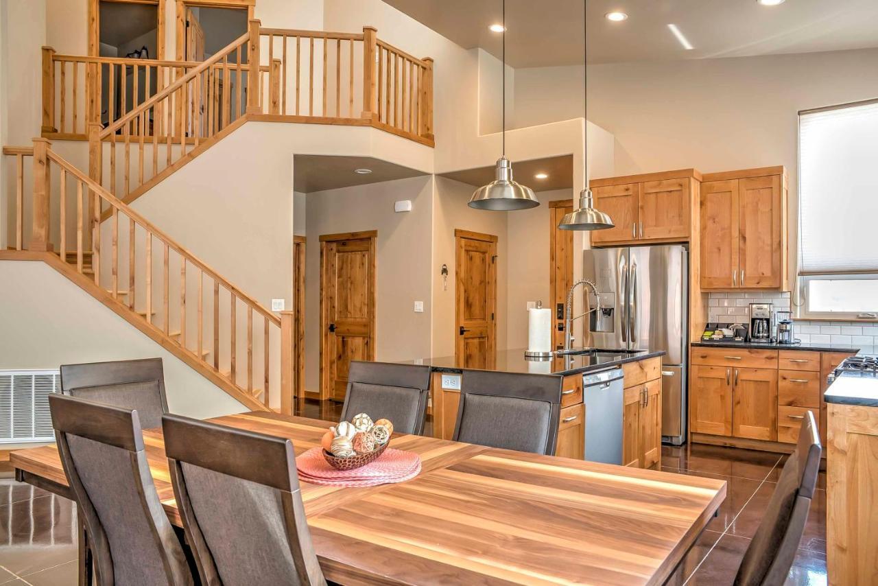 Holiday home Modern Townhome With Private Hot Tub And Patio! Moab