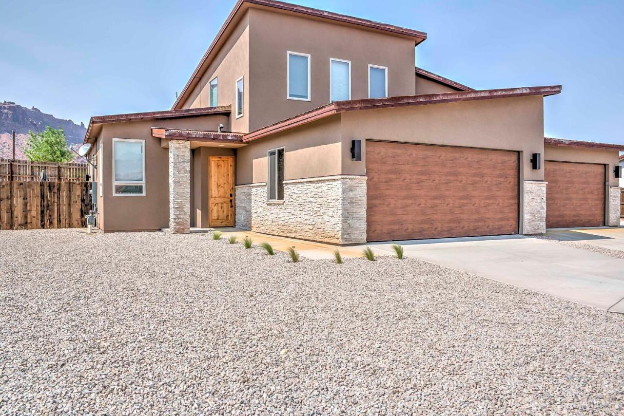 Modern Townhome With Private Hot Tub And Patio! Holiday home *