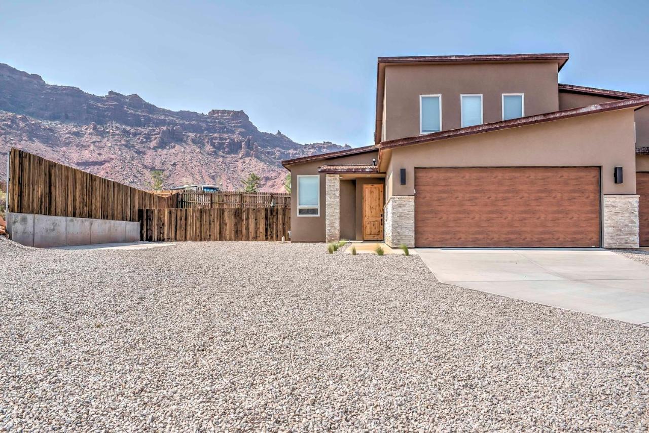 Holiday home Modern Townhome With Private Hot Tub And Patio!