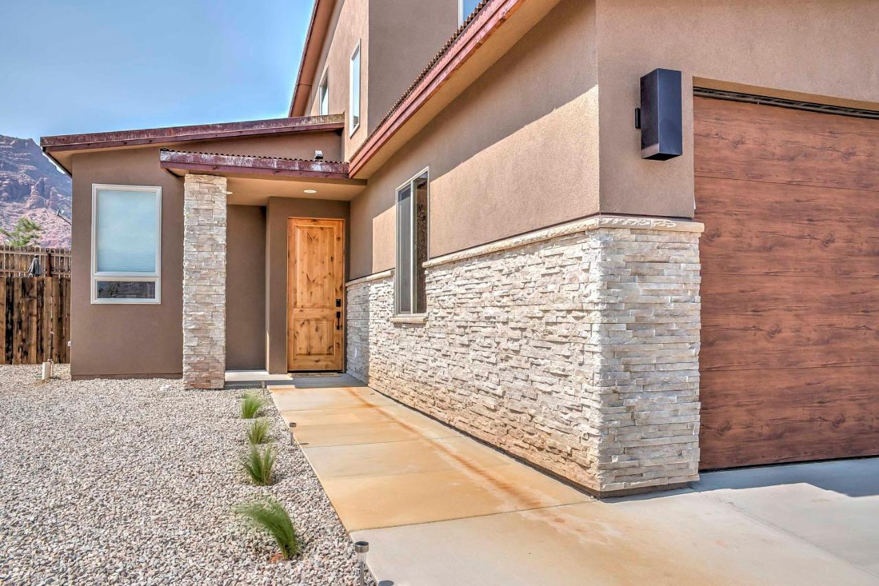 Holiday home Modern Townhome With Private Hot Tub And Patio!