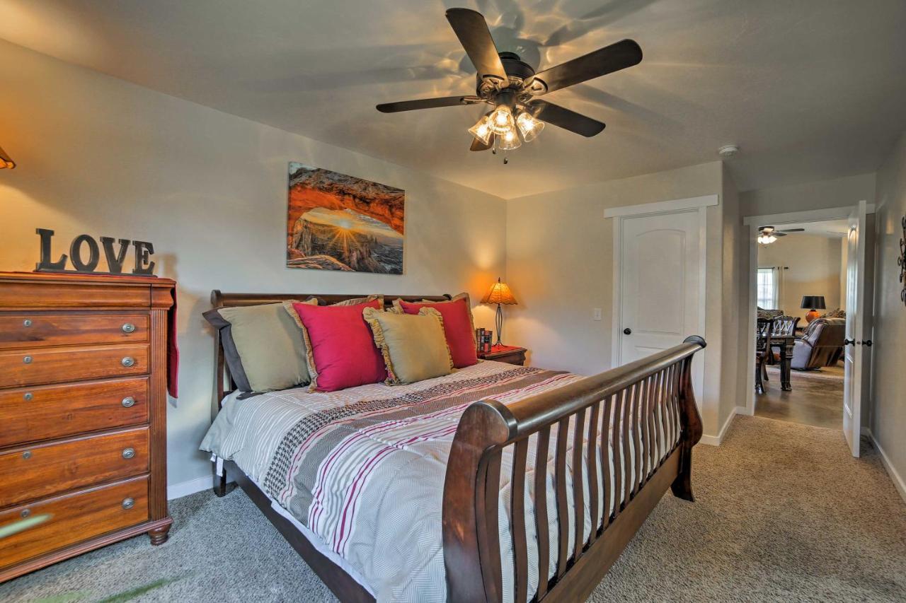 Mountain-view With Pool And Hot Tub Access! Holiday home Moab