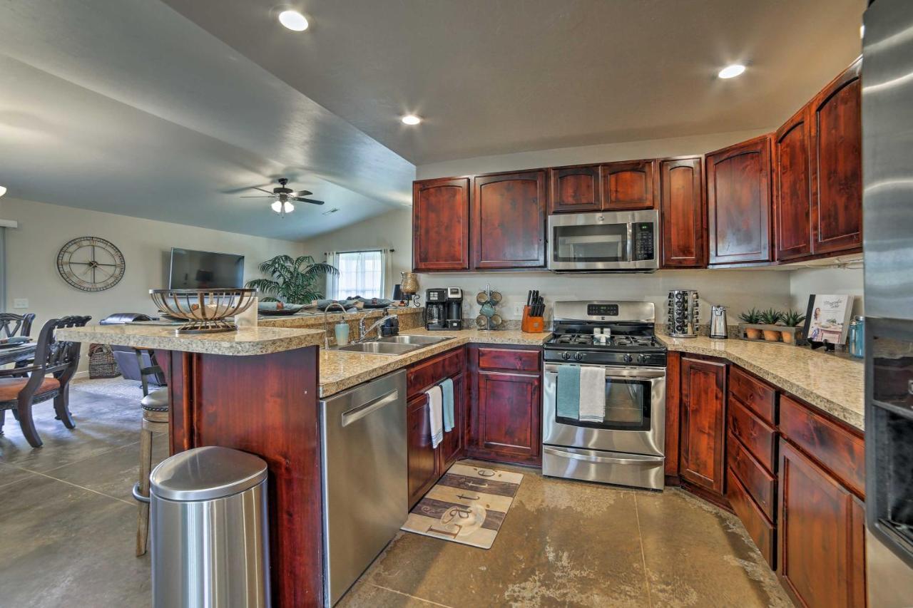 Mountain-view With Pool And Hot Tub Access!