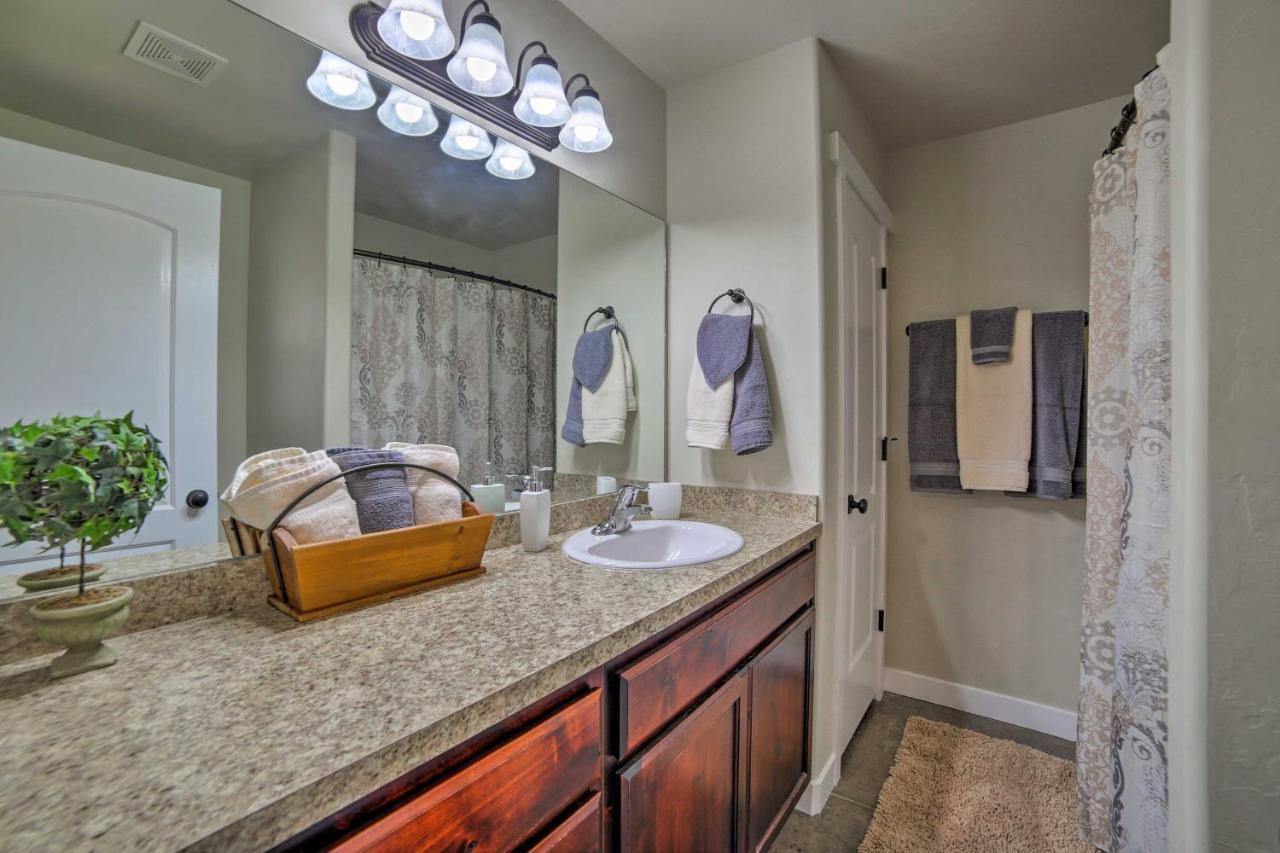Mountain-view With Pool And Hot Tub Access! *