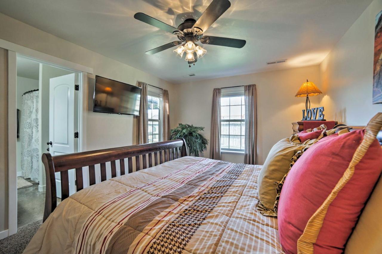 Mountain-view With Pool And Hot Tub Access!