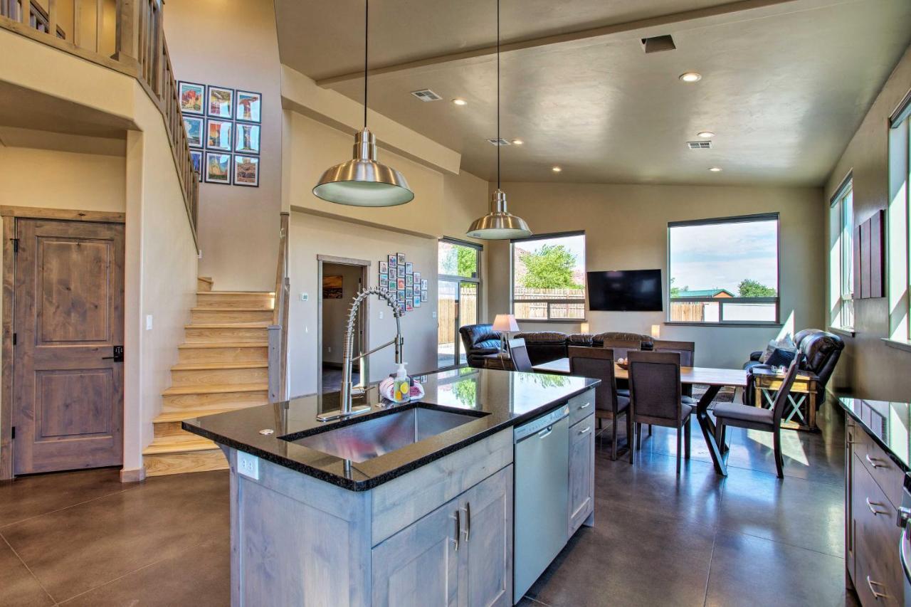 Upscale Townhome With Hot Tub 20 Min To Arches Holiday home *