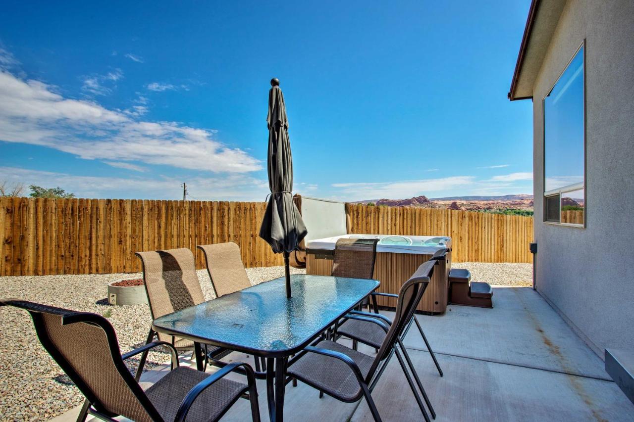 Holiday home Upscale Townhome With Hot Tub 20 Min To Arches *
