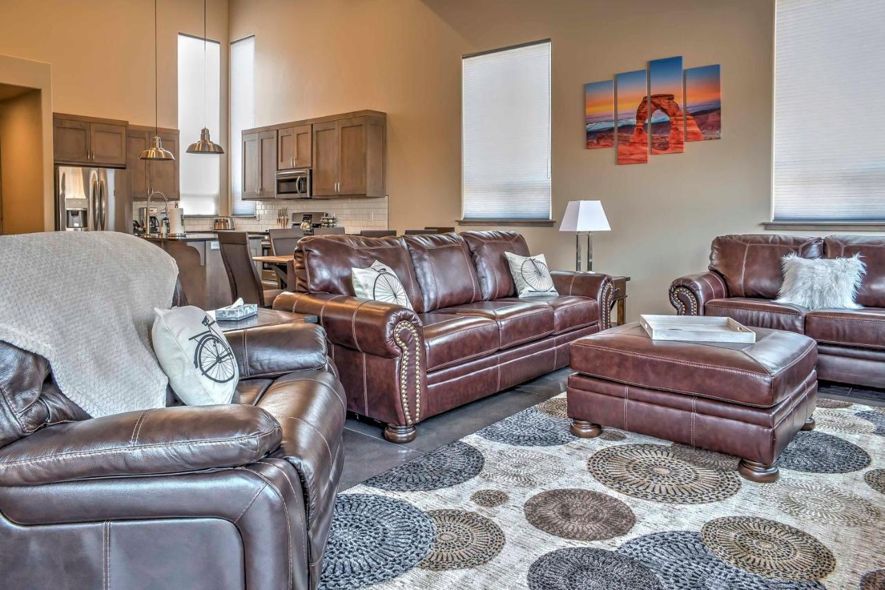 Upscale With Red Rock Views And Hot Tub Holiday home *