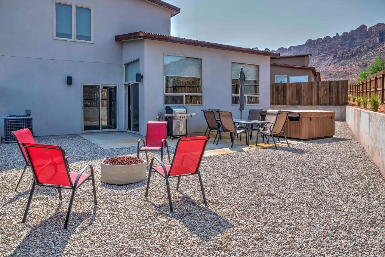Holiday home Upscale With Red Rock Views And Hot Tub