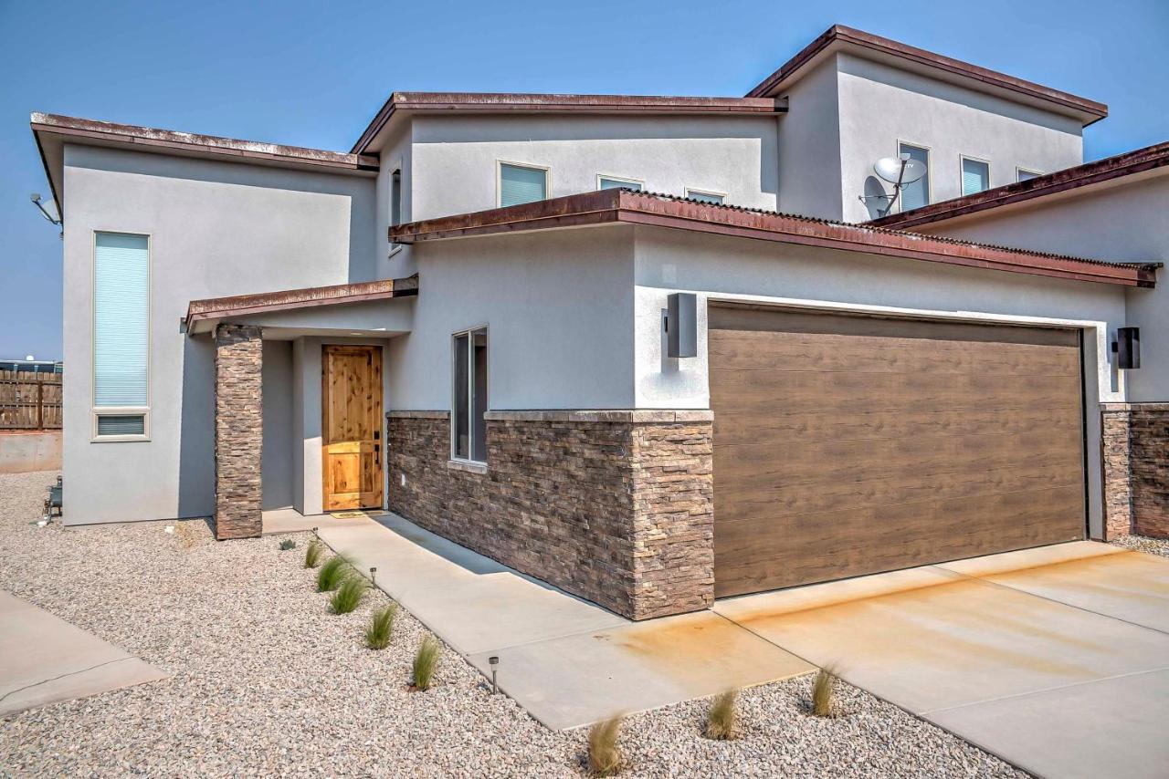 Upscale With Red Rock Views And Hot Tub *