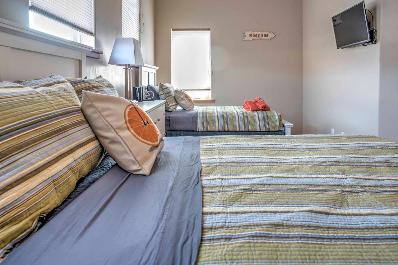 Modern Townhome With Private Hot Tub And Patio! Holiday home