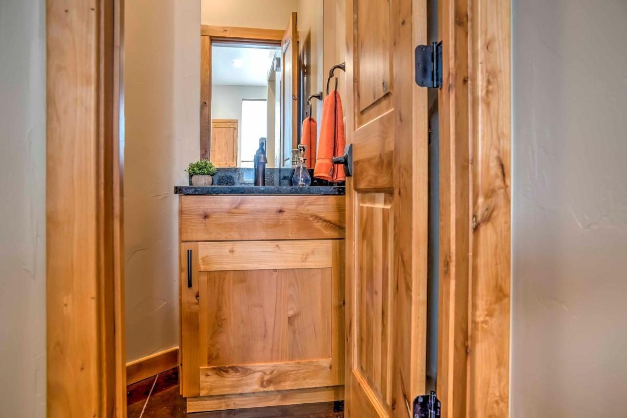Modern Townhome With Private Hot Tub And Patio! Moab
