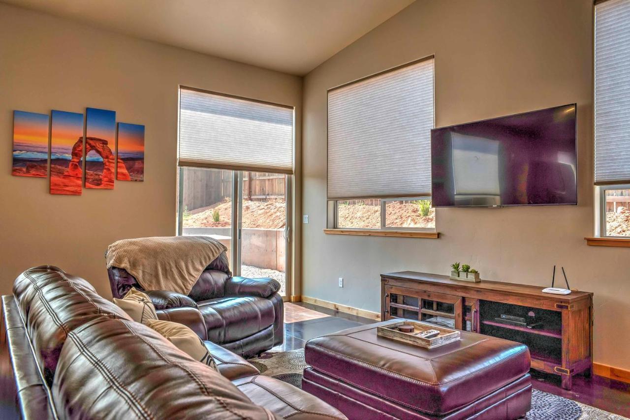 Modern Townhome With Private Hot Tub And Patio! Holiday home *