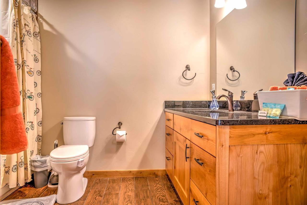Modern Townhome With Private Hot Tub And Patio! Holiday home *