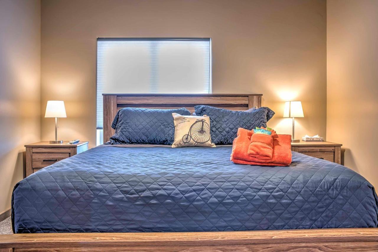 Upscale With Red Rock Views And Hot Tub