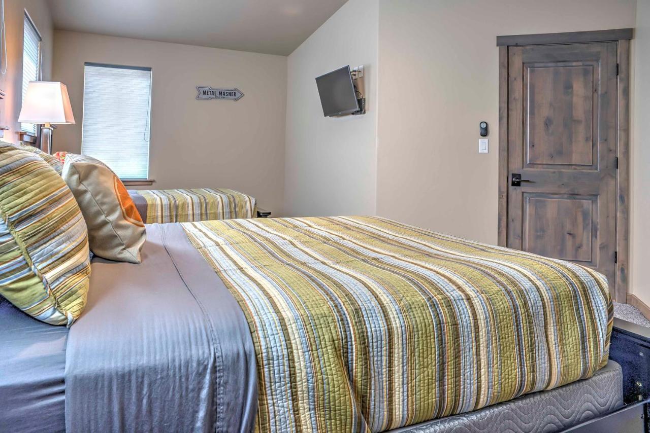 Upscale With Red Rock Views And Hot Tub Holiday home