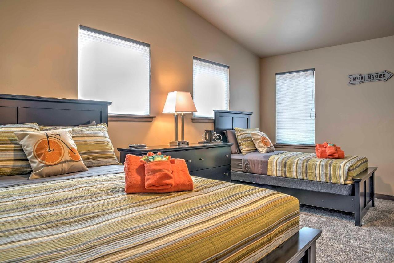 Upscale With Red Rock Views And Hot Tub Holiday home *